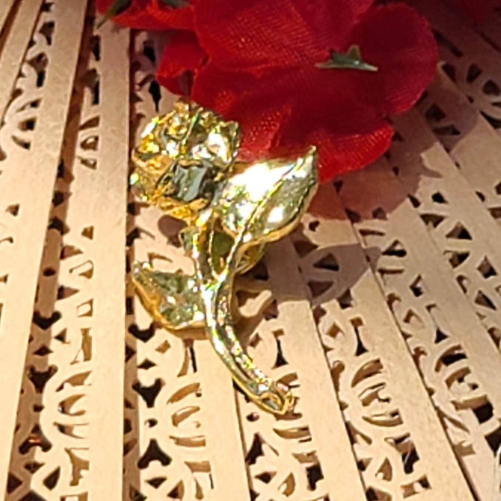 Vintage America Gold Floral Brooch - Picture 2 of 5